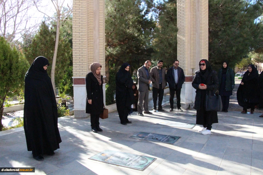 حضور در گلزار شهدای شهرستان شاهرود و مزار شهید گمنام دانشکده به مناسبت گرامیداشت هفته بسیج  4