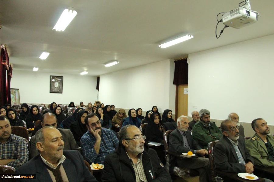 برگزاری نشست تخصصی بسیج ادارات و اساتید با عنوان " انقلاب اسلامی و مؤلفه های آن  " در سالن اجتماعات دانشکده 4