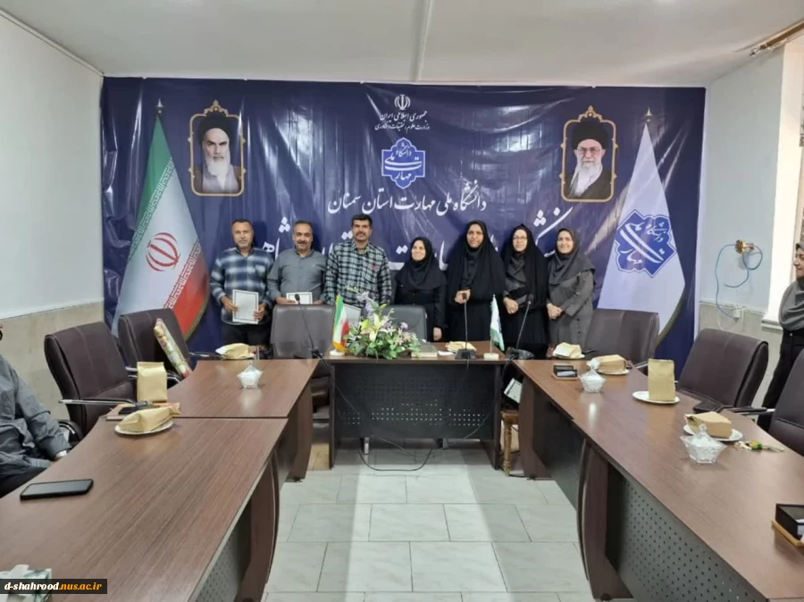 قدردانی از همکاران حوزه اداری و مالی در جلسه شورای اداری دانشکده ملی مهارت دختران شاهرود 2